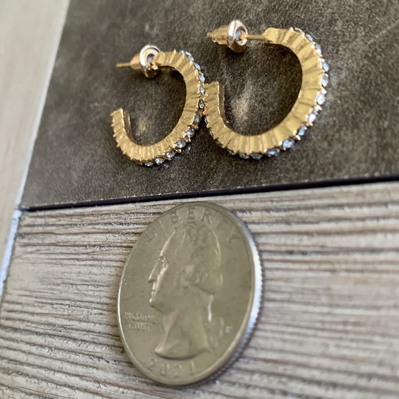 6/$8 NEW Gold Tone Hoop Earrings - Picture 13 of 15